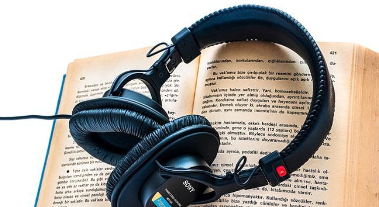 Reading vs. Listening – Which is More Efficient for Studying
