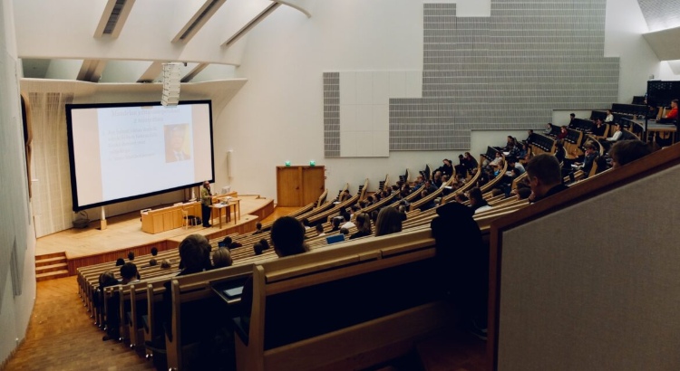 5 Tips on Recording Lectures in College without Breaking Classroom Policies