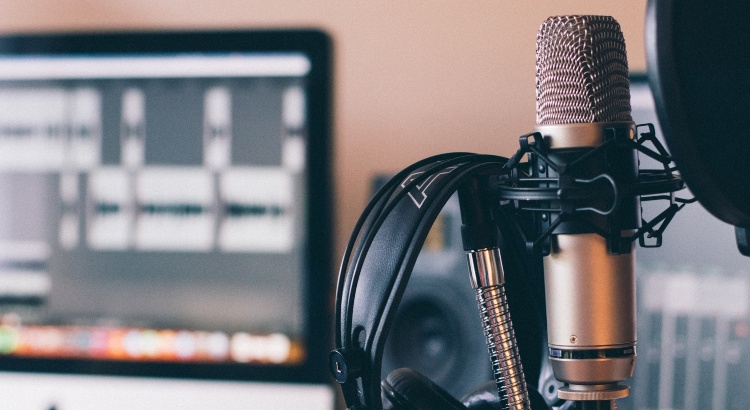 How Podcasters Use GoTranscript to Enhance Their Content